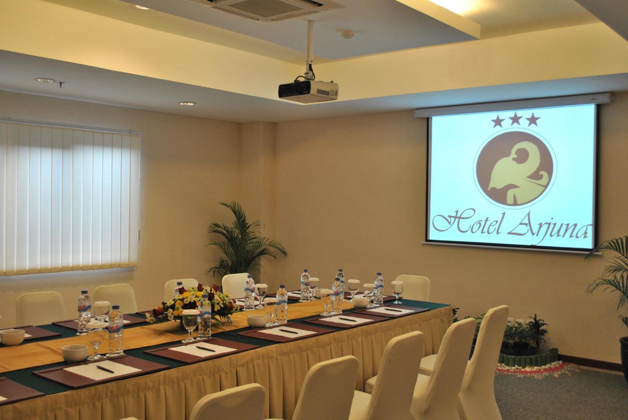 Hotel Arjuna Yogyakarta Esterno foto