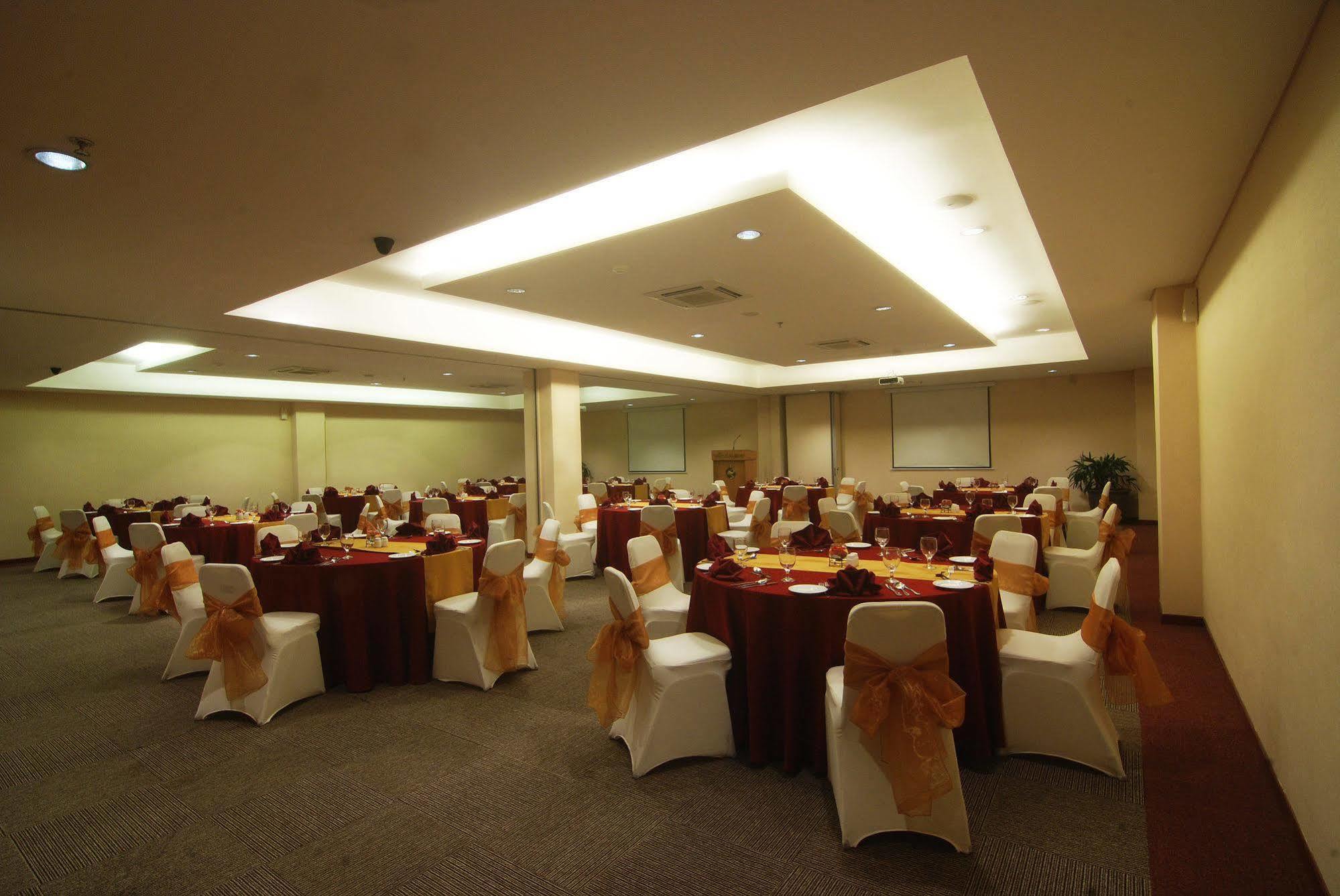 Hotel Arjuna Yogyakarta Esterno foto